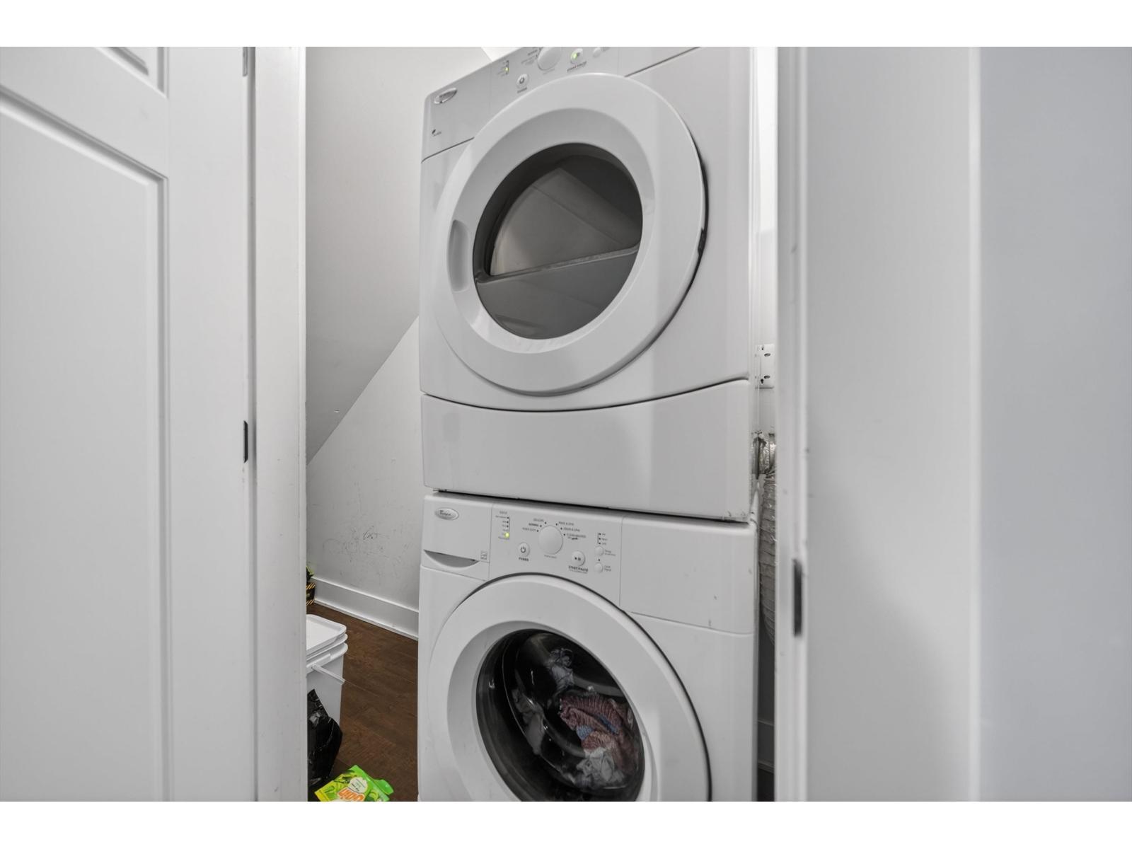 14191 60 Avenue, Surrey, BC - Indoor Photo Showing Laundry Room