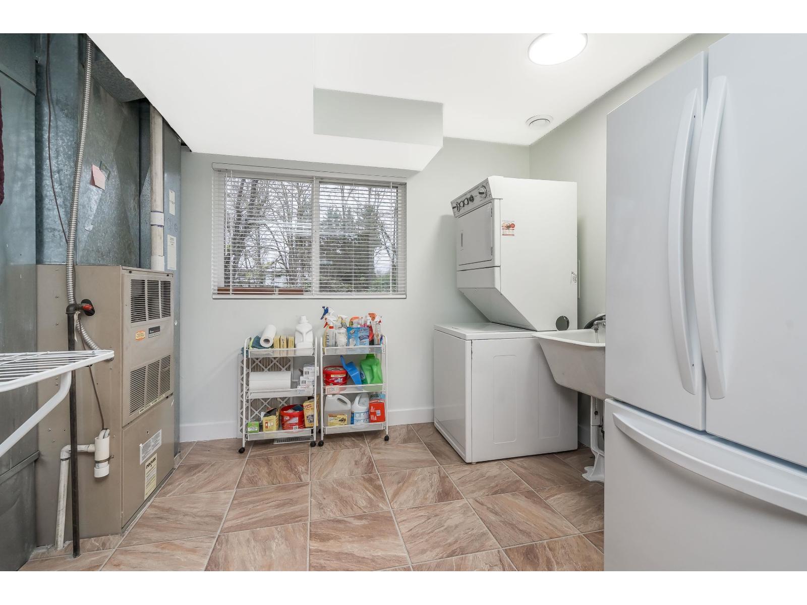 3011 184 Street, Surrey, BC - Indoor Photo Showing Laundry Room