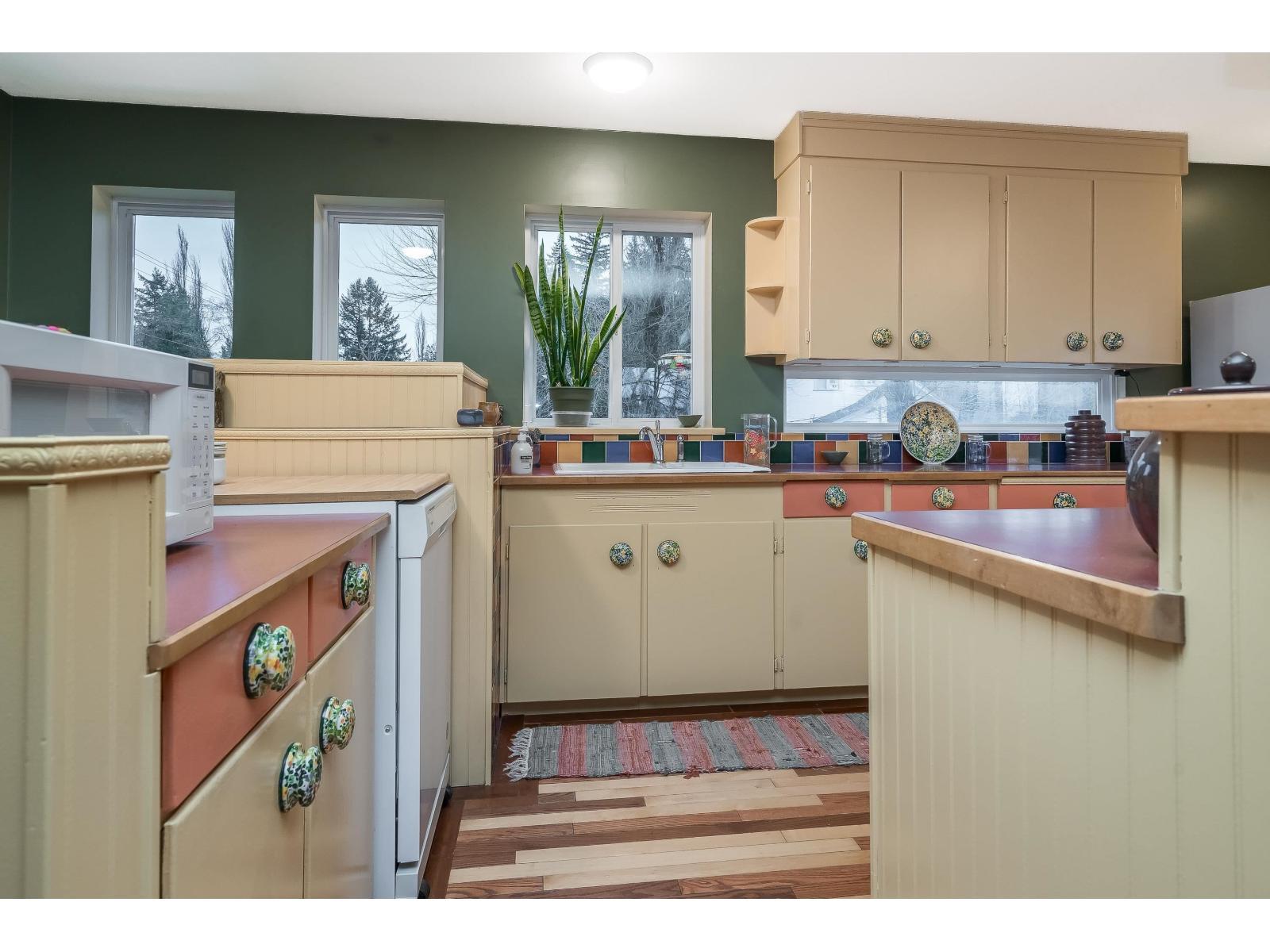 3011 184 Street, Surrey, BC - Indoor Photo Showing Kitchen