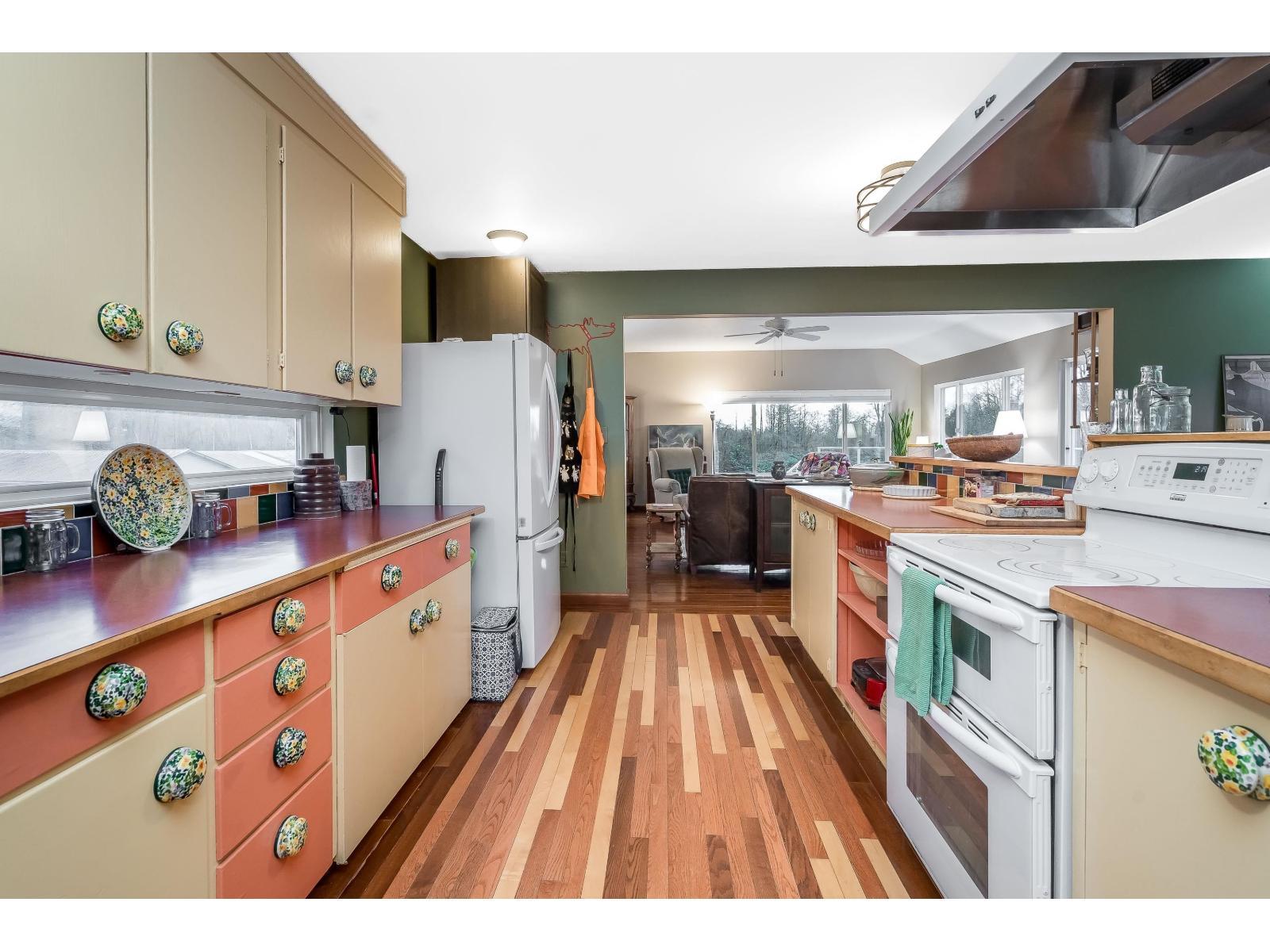 3011 184 Street, Surrey, BC - Indoor Photo Showing Kitchen