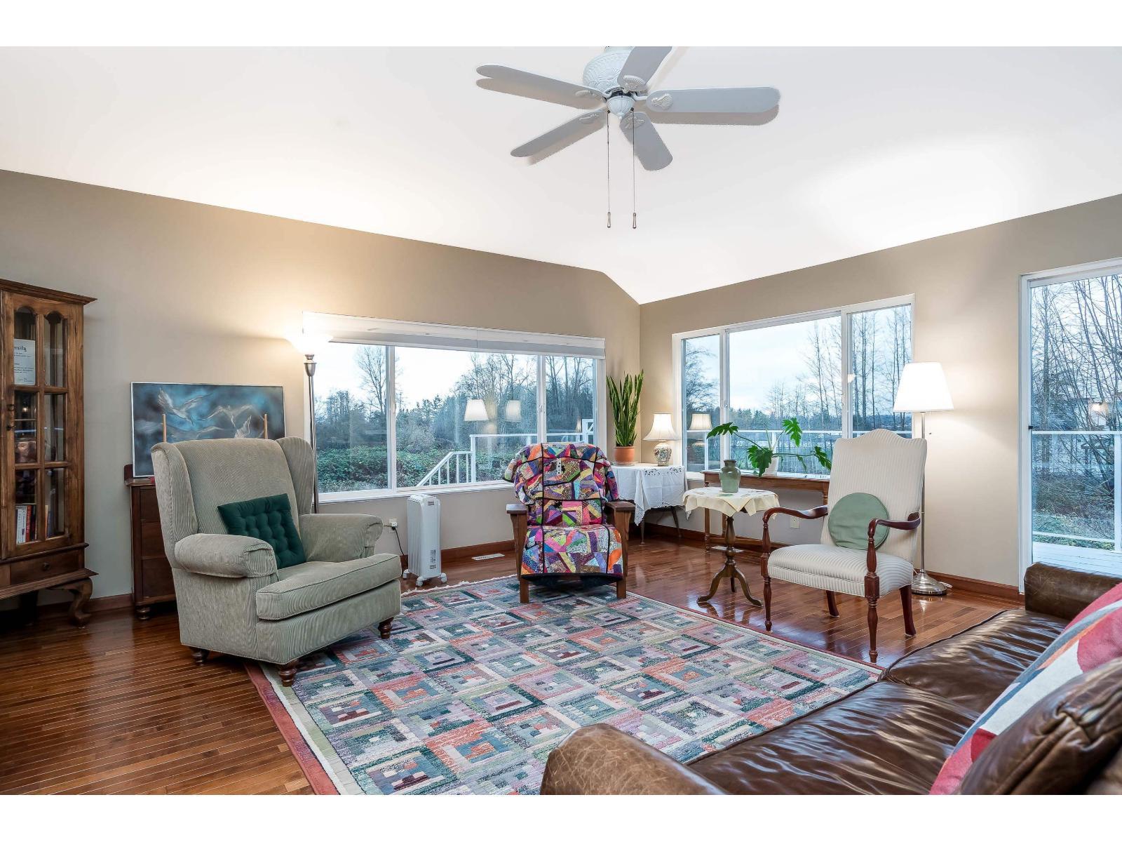 3011 184 Street, Surrey, BC - Indoor Photo Showing Living Room