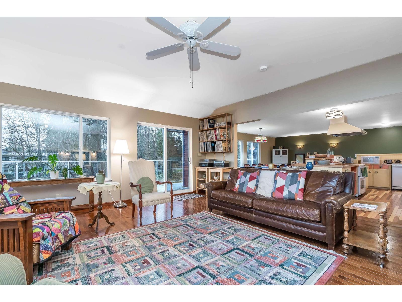 3011 184 Street, Surrey, BC - Indoor Photo Showing Living Room