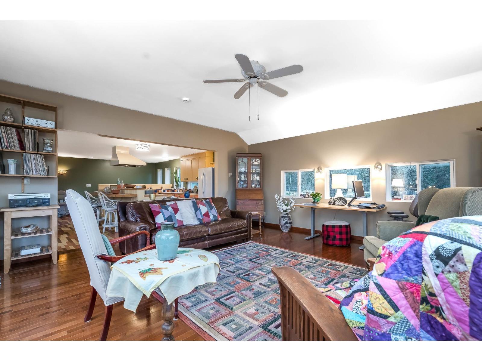 3011 184 Street, Surrey, BC - Indoor Photo Showing Living Room
