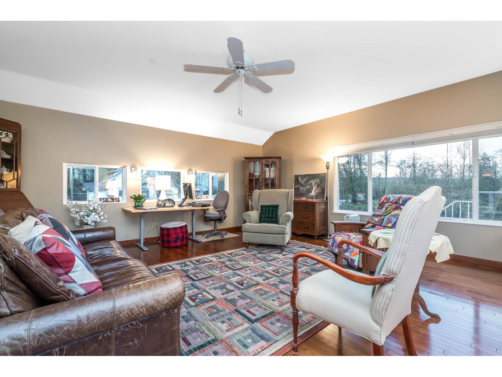 3011 184 Street, Surrey, BC - Indoor Photo Showing Living Room