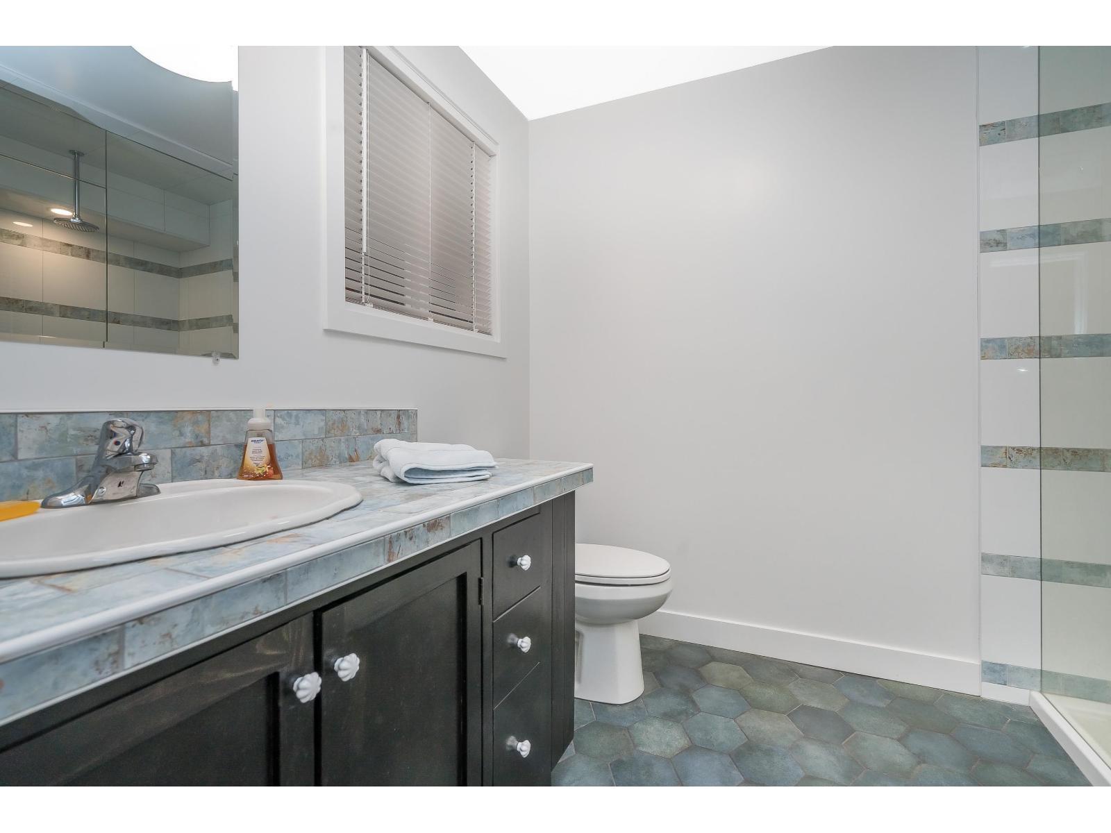 3011 184 Street, Surrey, BC - Indoor Photo Showing Bathroom