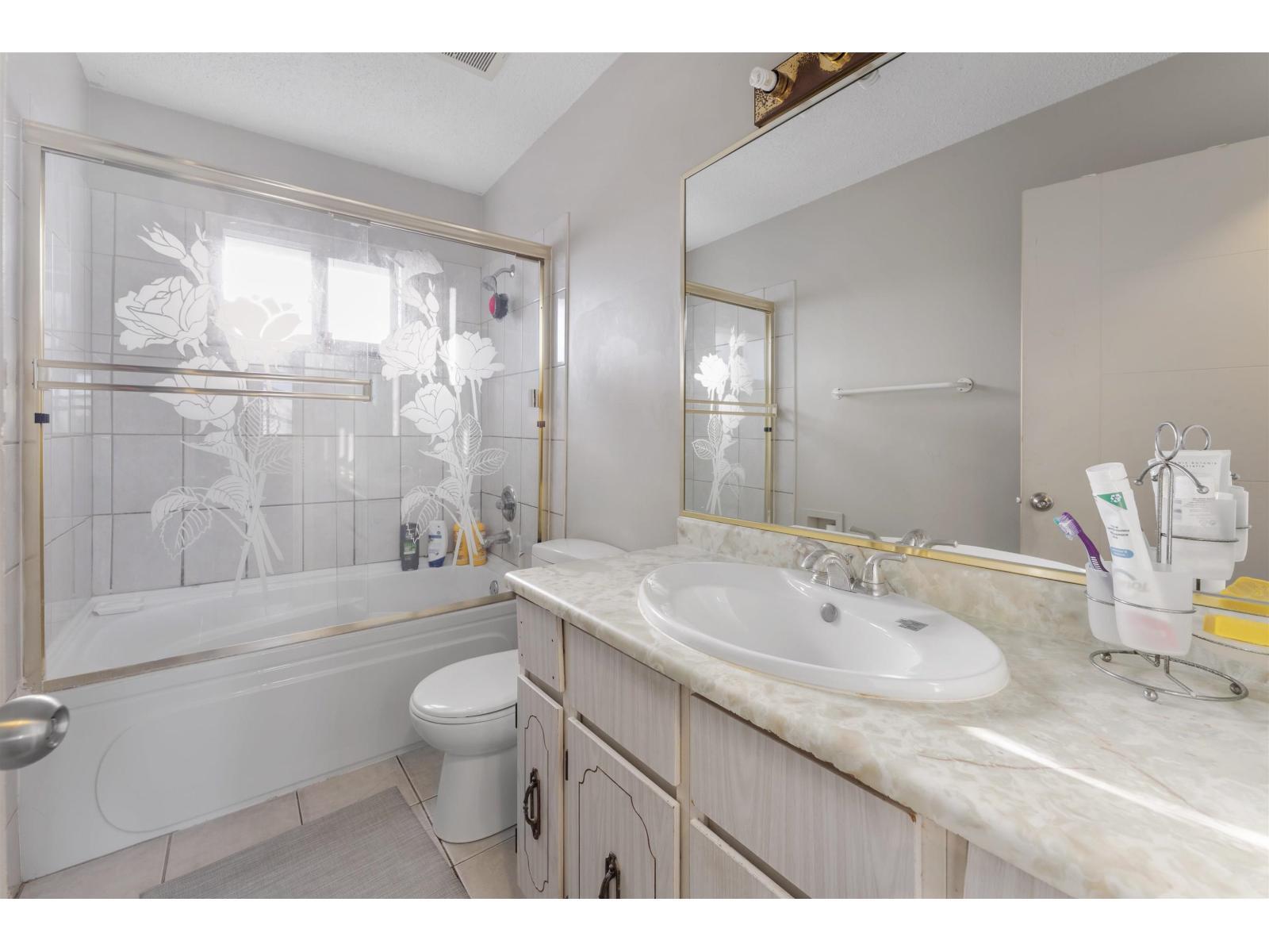 12248 80A Avenue, Surrey, BC - Indoor Photo Showing Bathroom