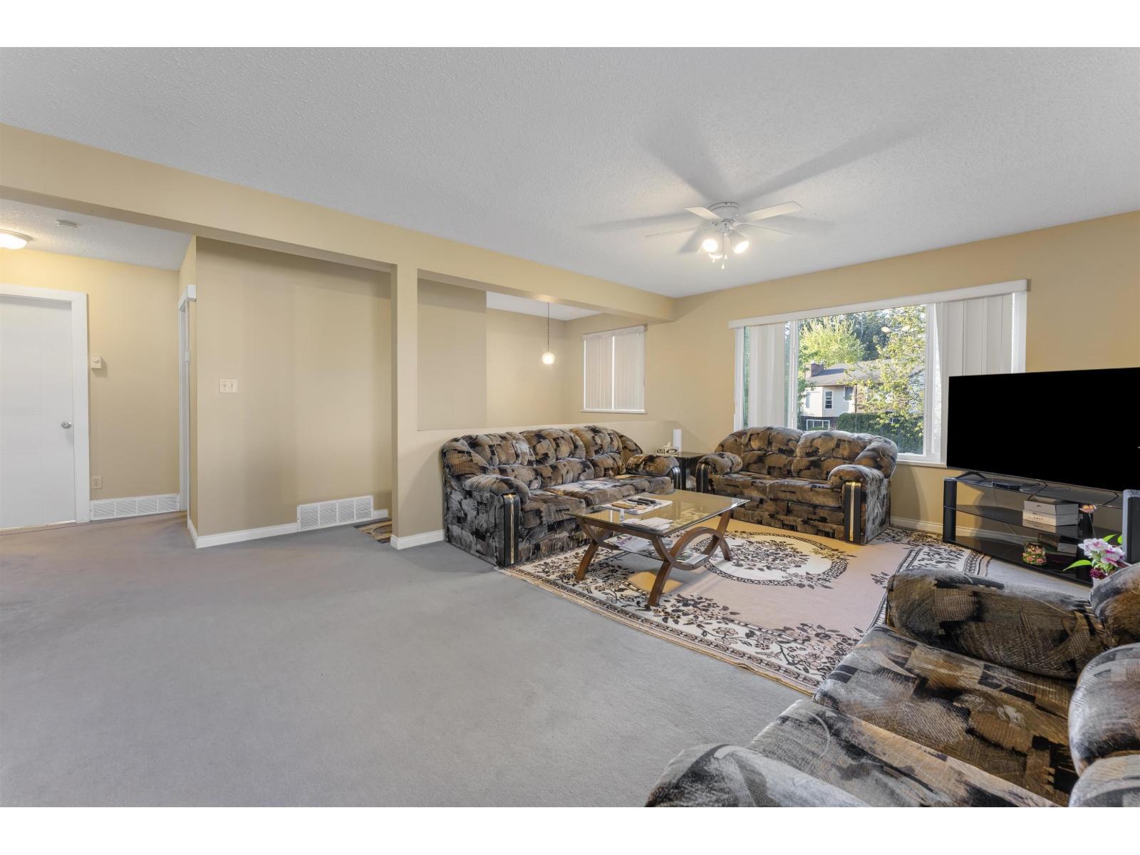 12248 80A Avenue, Surrey, BC - Indoor Photo Showing Living Room