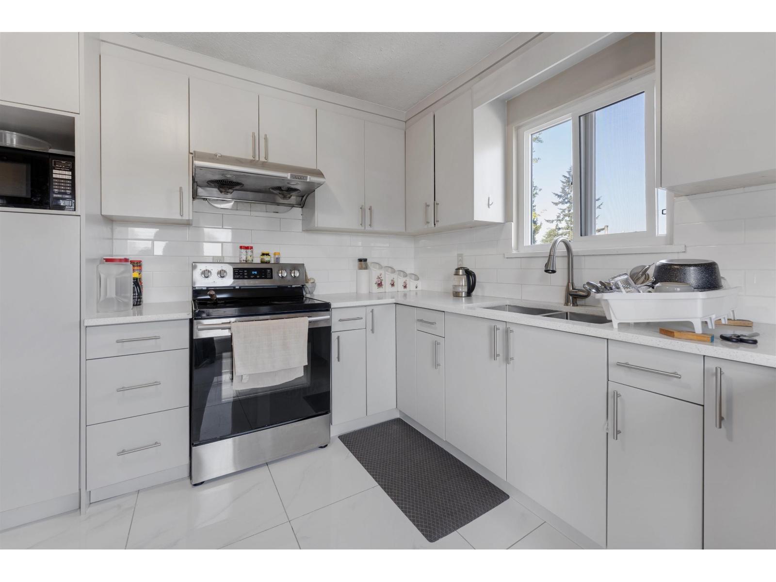 12248 80A Avenue, Surrey, BC - Indoor Photo Showing Kitchen