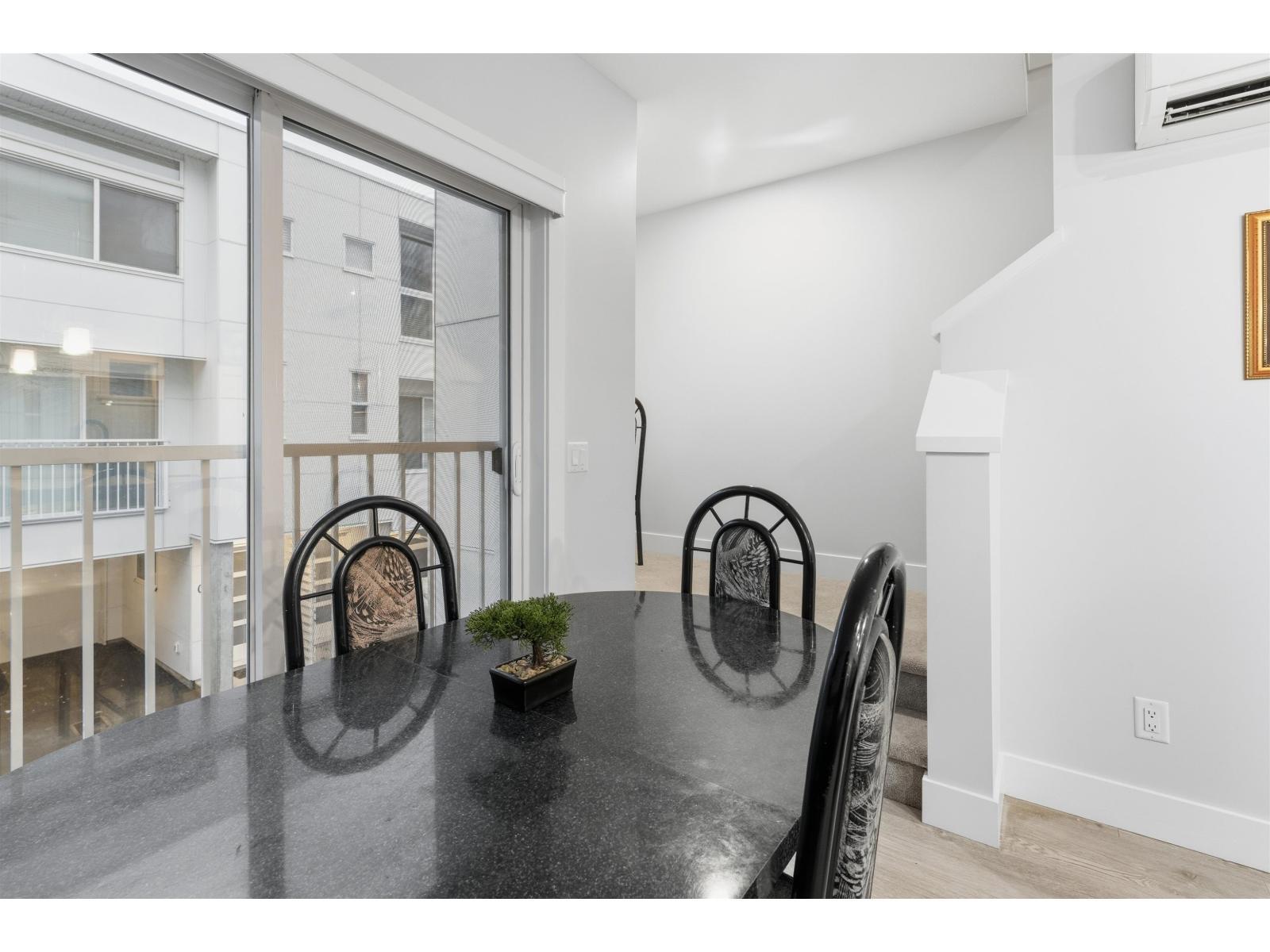 6 2505 Ware Street, Abbotsford, BC - Indoor