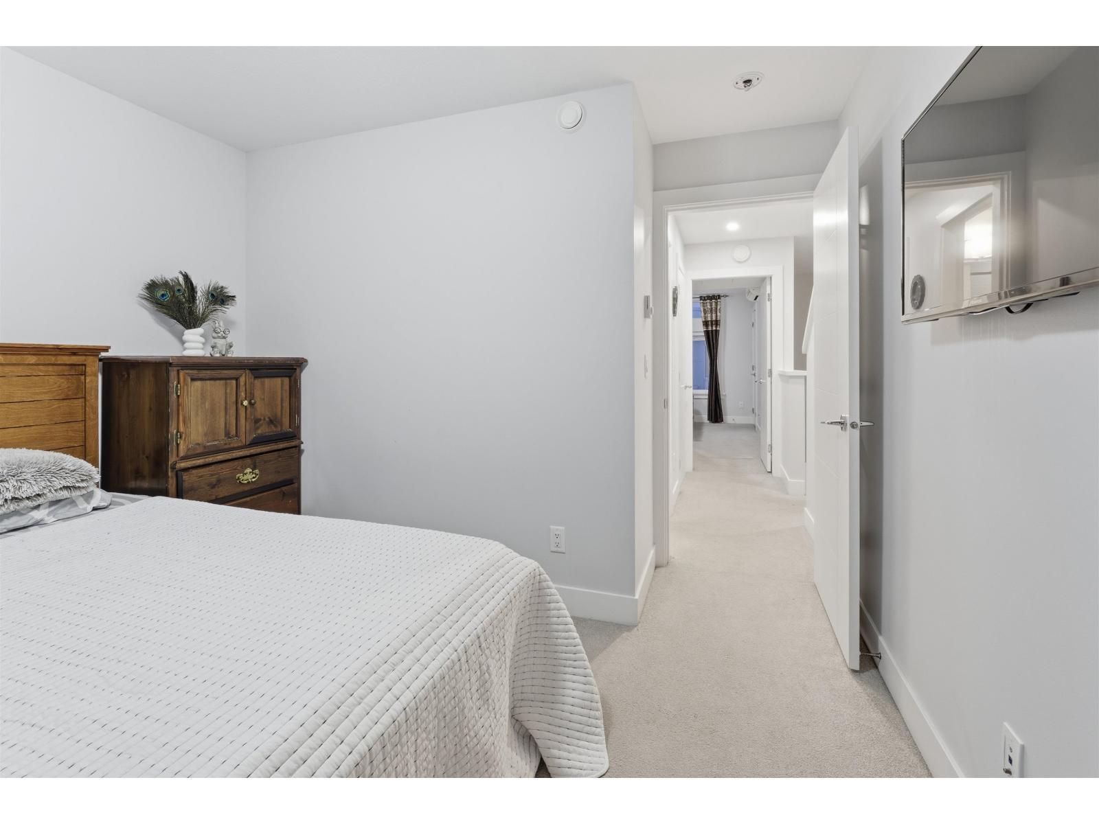 6 2505 Ware Street, Abbotsford, BC - Indoor Photo Showing Bedroom