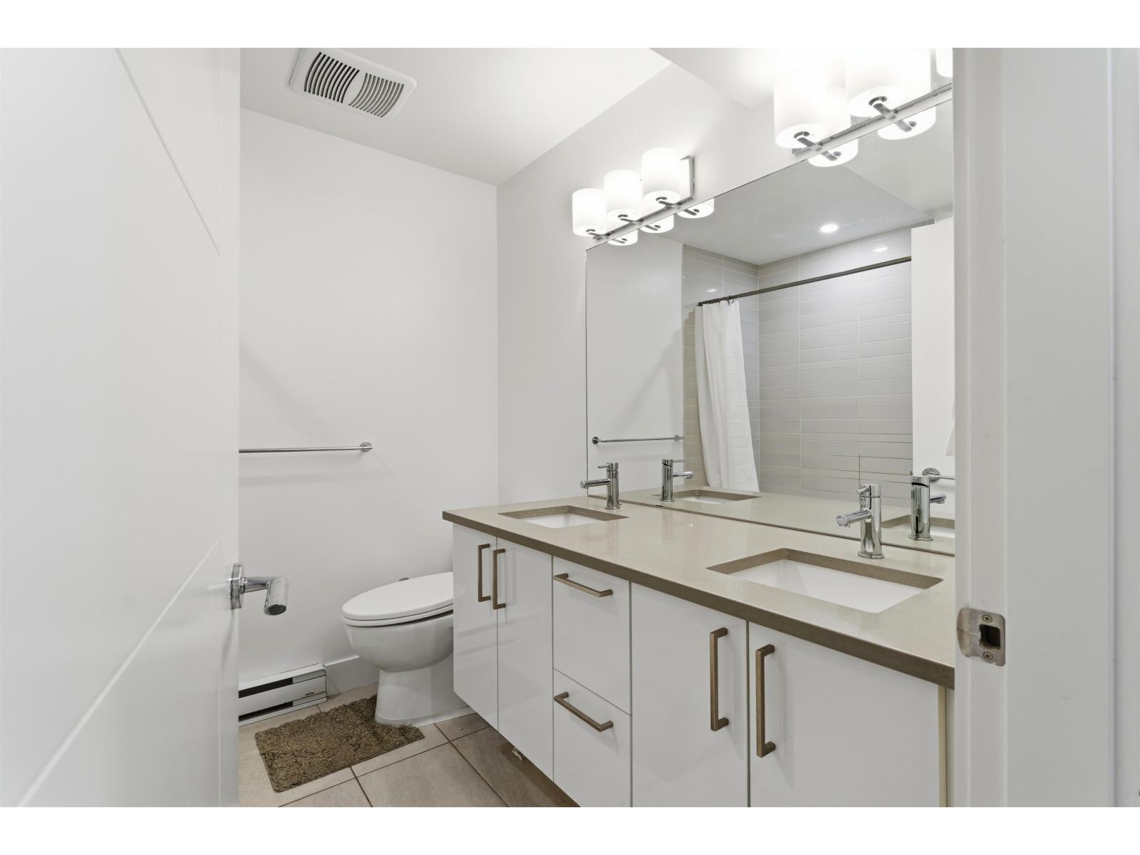 6 2505 Ware Street, Abbotsford, BC - Indoor Photo Showing Bathroom