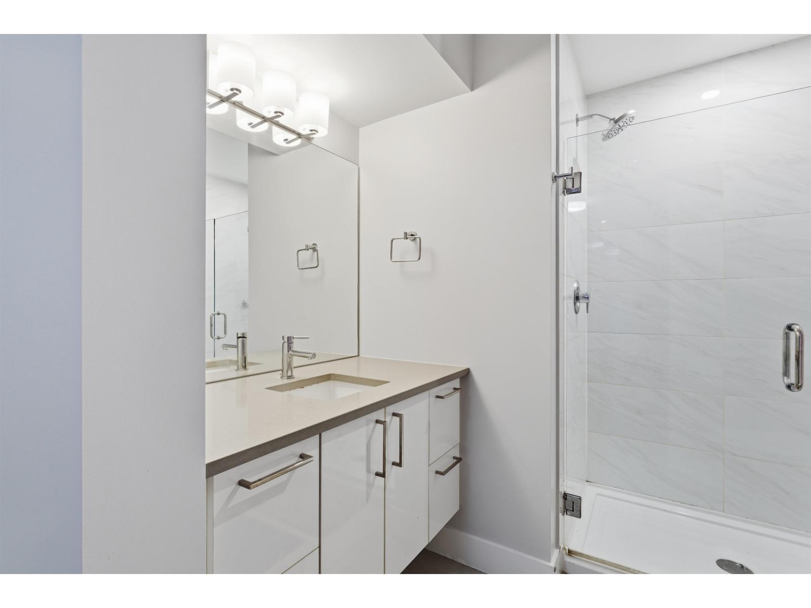 6 2505 Ware Street, Abbotsford, BC - Indoor Photo Showing Bathroom