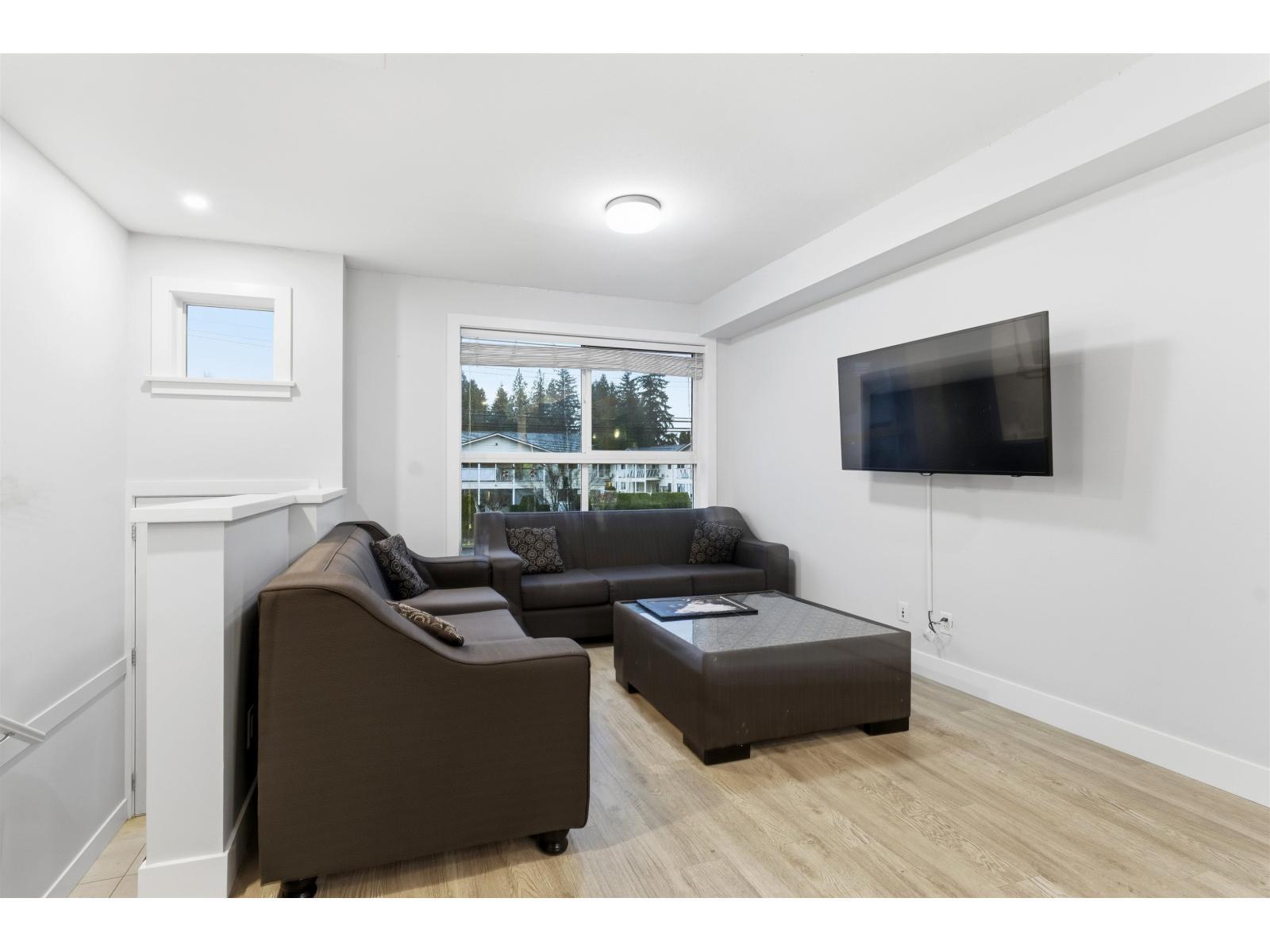 6 2505 Ware Street, Abbotsford, BC - Indoor Photo Showing Living Room