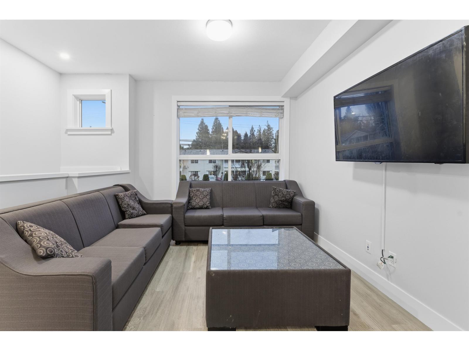 6 2505 Ware Street, Abbotsford, BC - Indoor Photo Showing Living Room