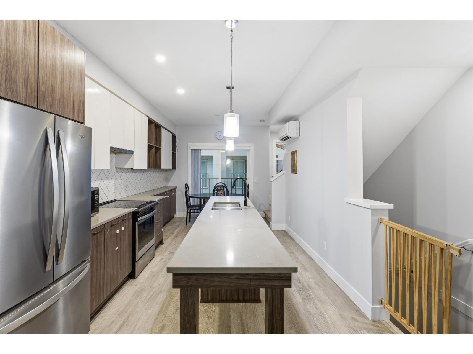 6 2505 Ware Street, Abbotsford, BC - Indoor Photo Showing Kitchen With Stainless Steel Kitchen With Upgraded Kitchen