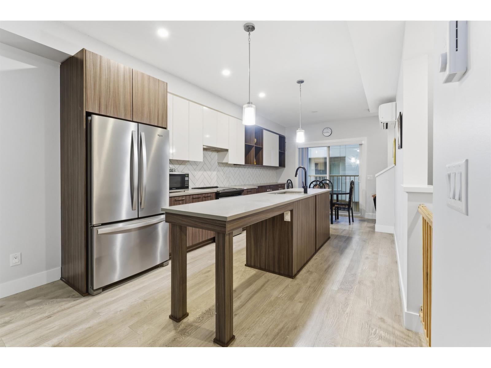 6 2505 Ware Street, Abbotsford, BC - Indoor Photo Showing Kitchen With Stainless Steel Kitchen With Upgraded Kitchen