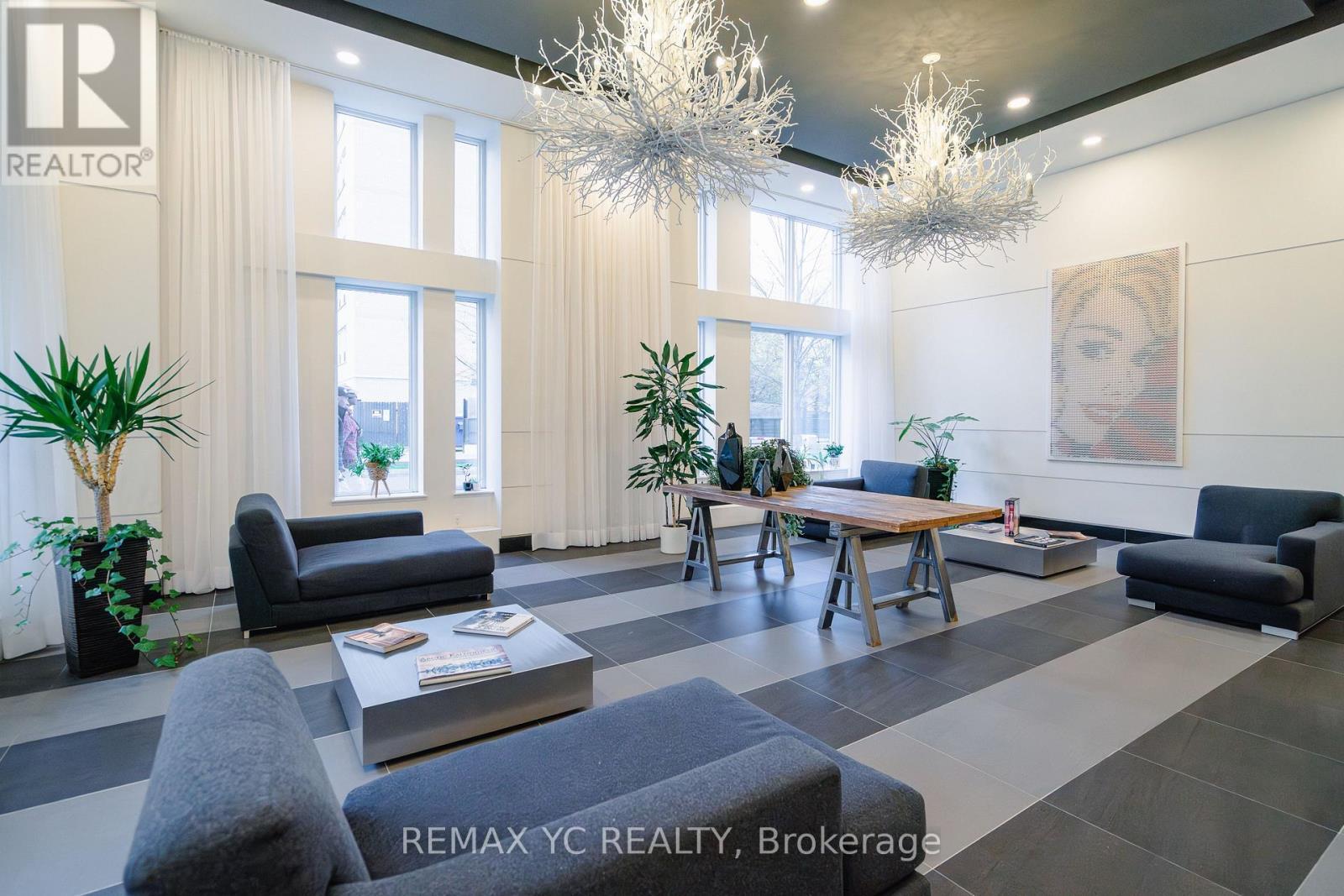 1709 - 83 Redpath Avenue, Toronto, ON - Indoor Photo Showing Living Room