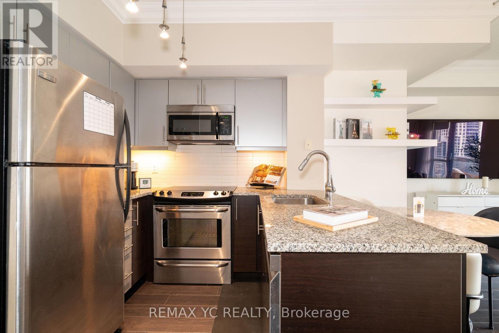 1709 - 83 Redpath Avenue, Toronto, ON - Indoor Photo Showing Kitchen With Upgraded Kitchen