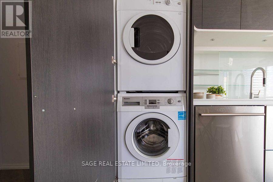 3706 - 45 Charles Street E, Toronto, ON - Indoor Photo Showing Laundry Room