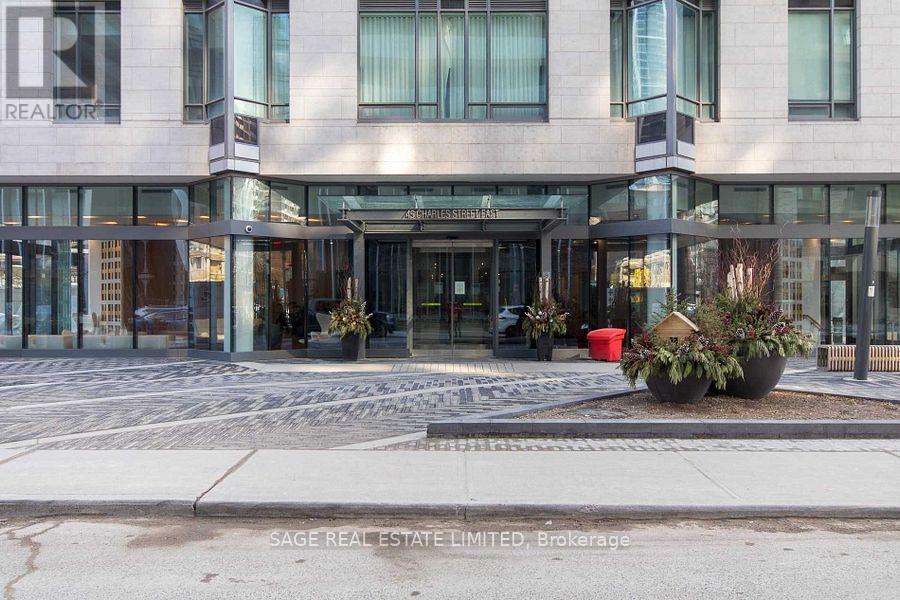 3706 - 45 Charles Street E, Toronto, ON - Outdoor