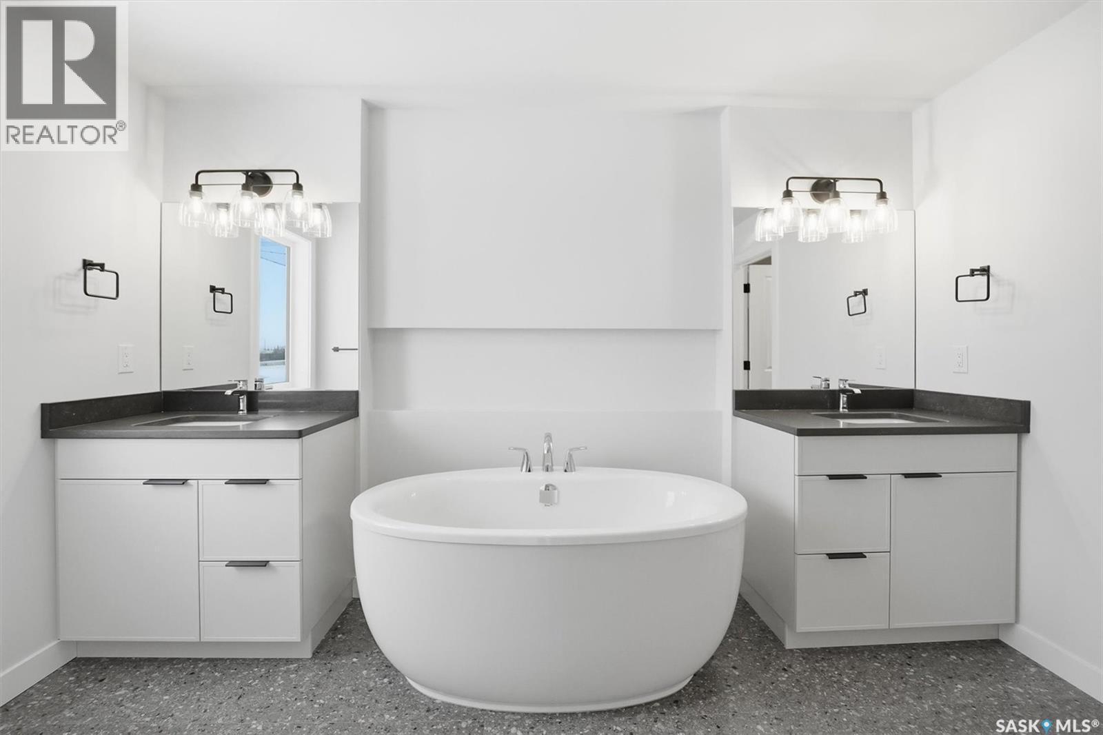 470 Cockcroft Place, Saskatoon, SK - Indoor Photo Showing Bathroom