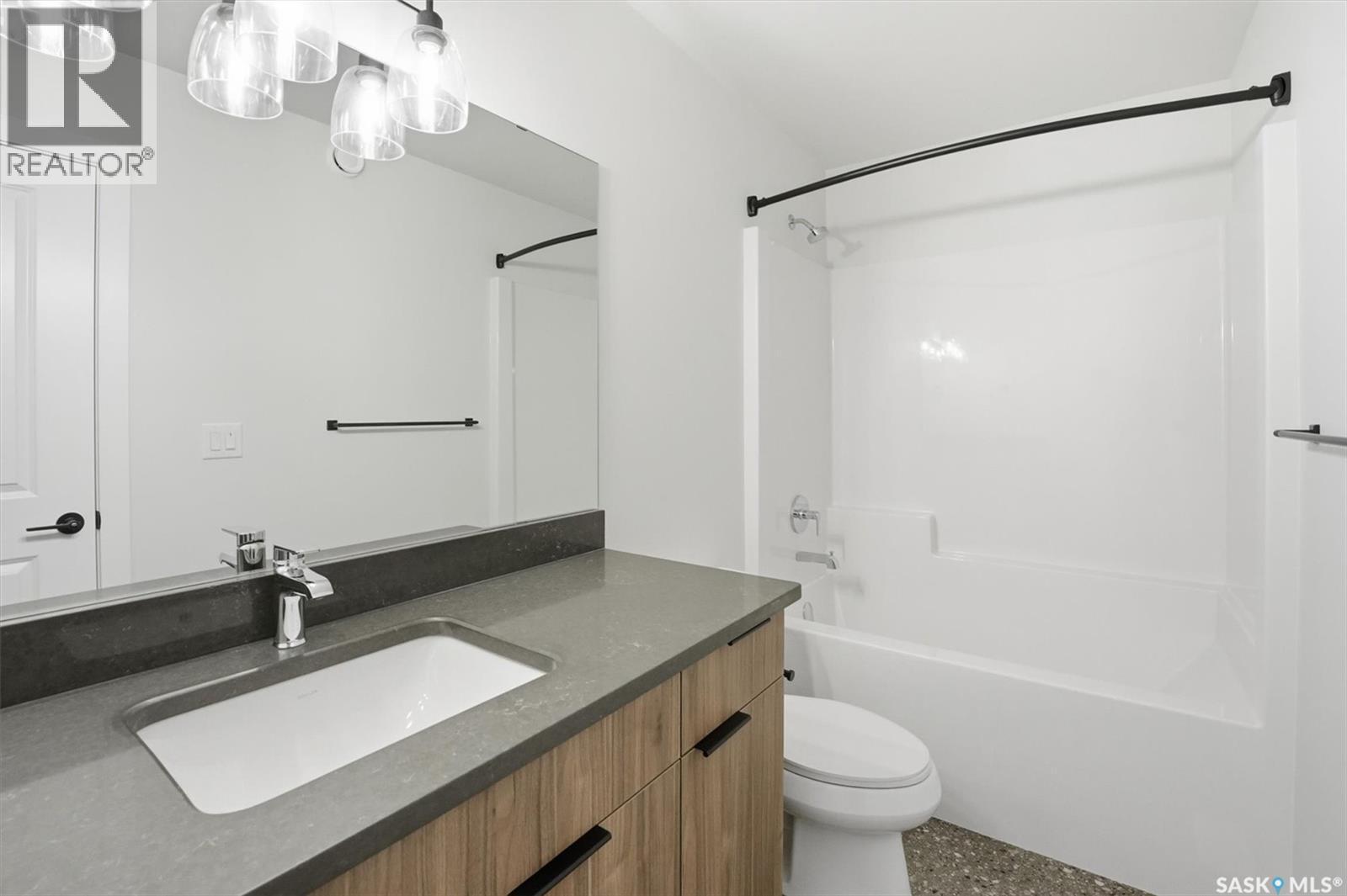 470 Cockcroft Place, Saskatoon, SK - Indoor Photo Showing Bathroom