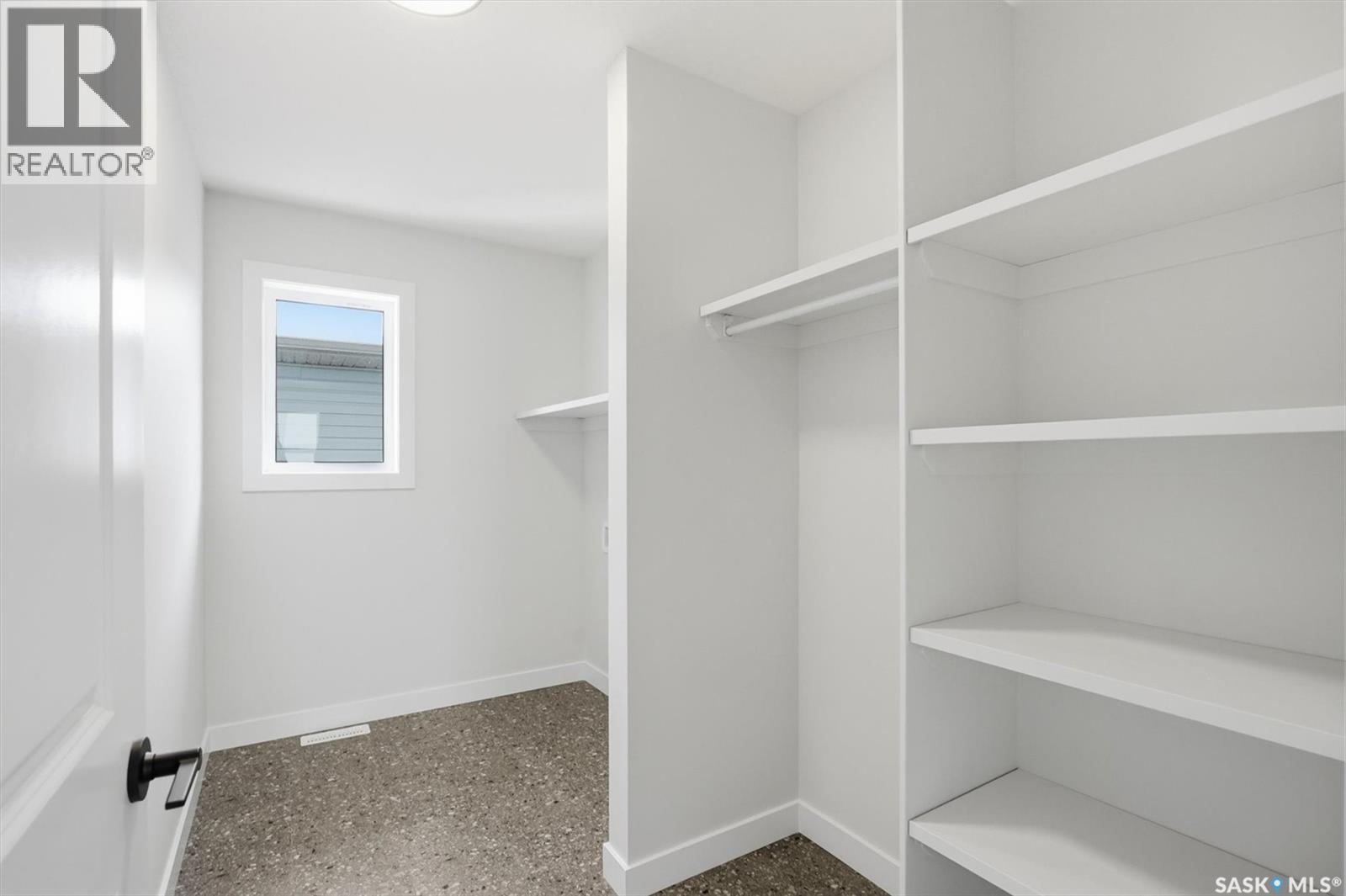 470 Cockcroft Place, Saskatoon, SK - Indoor With Storage