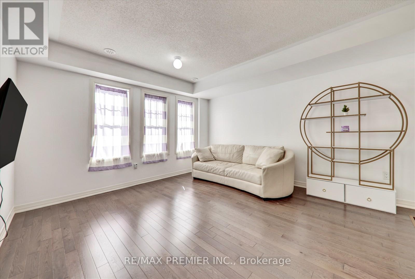 38 King William Way, Clarington, ON - Indoor