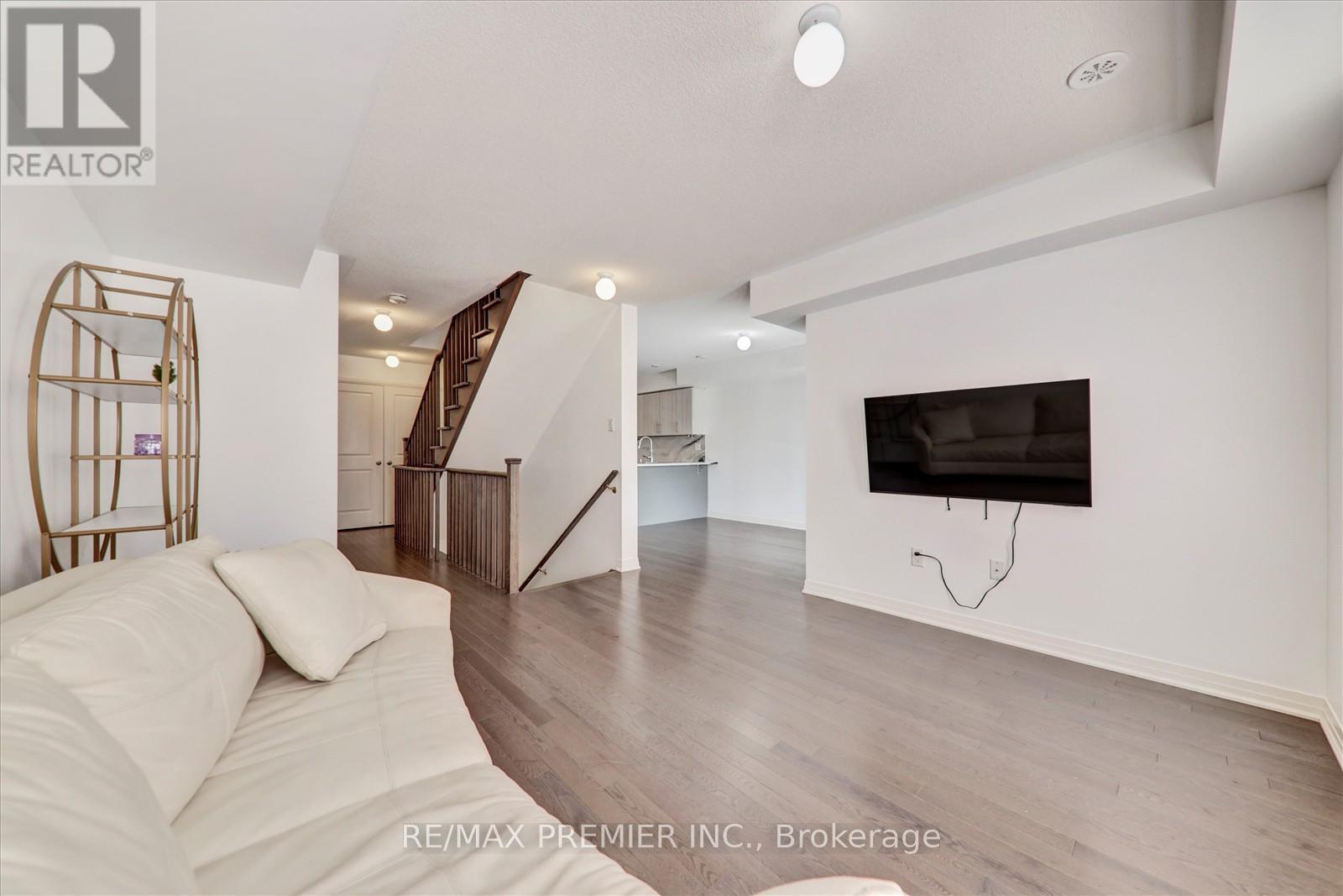 38 King William Way, Clarington, ON - Indoor Photo Showing Living Room