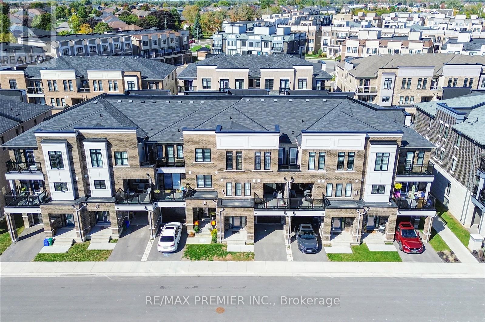 38 King William Way, Clarington, ON - With Facade