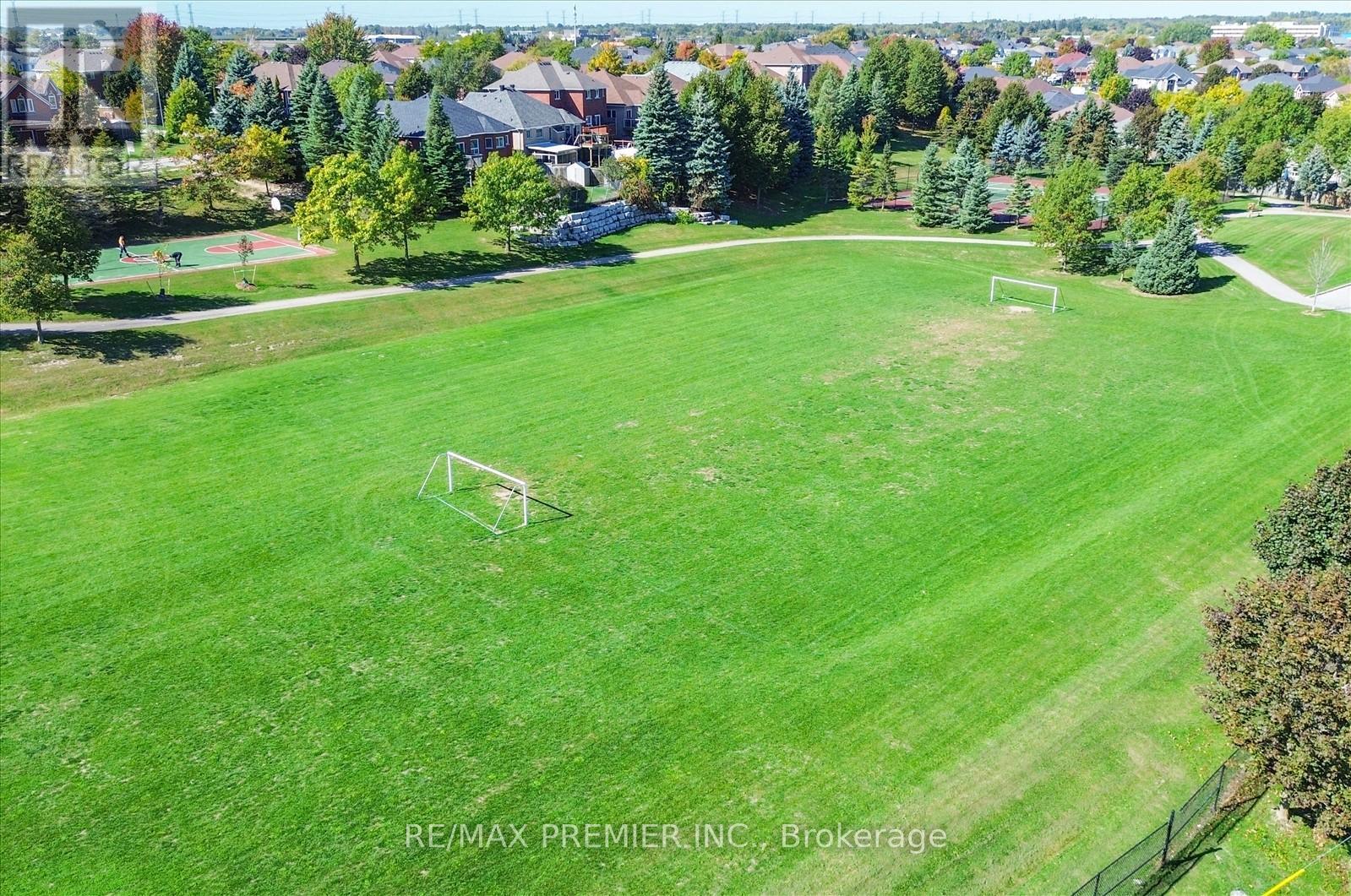 38 King William Way, Clarington, ON - Outdoor