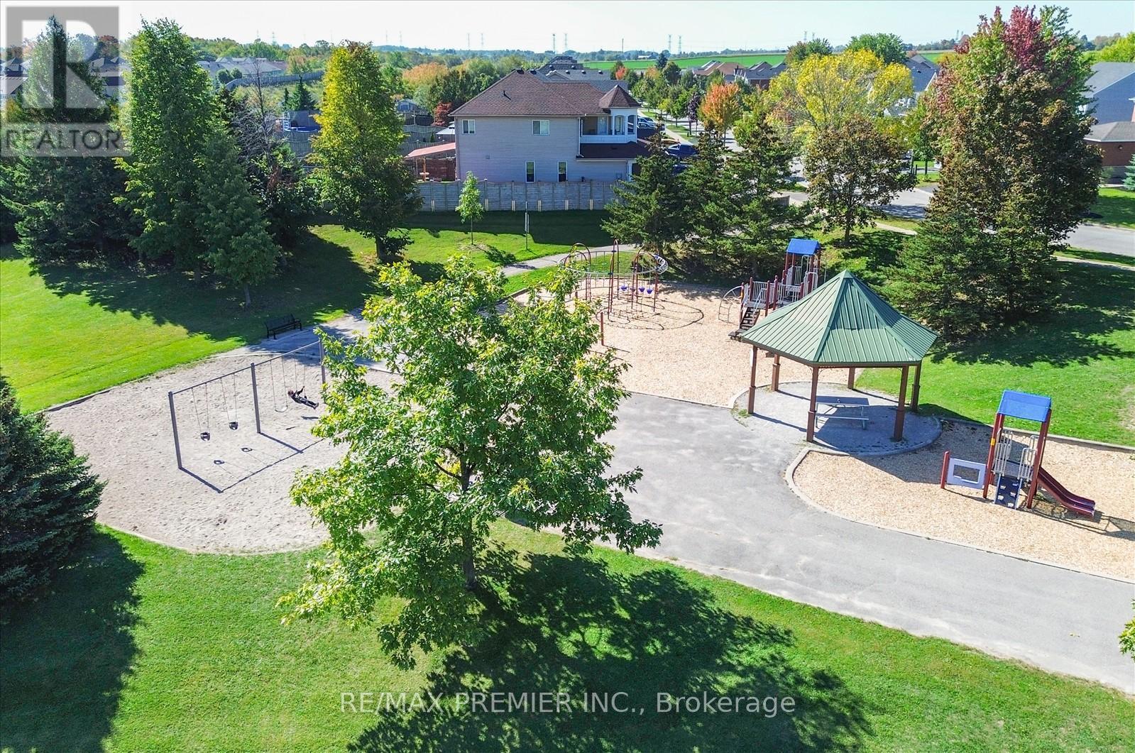 38 King William Way, Clarington, ON - Outdoor