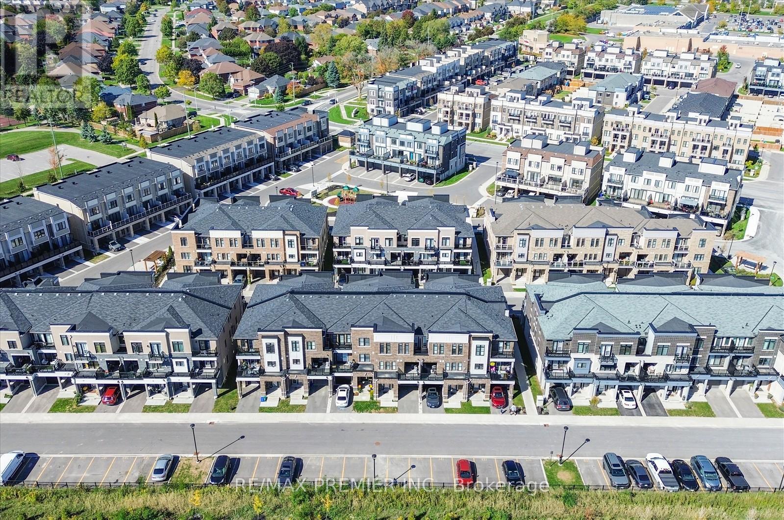 38 King William Way, Clarington, ON - With View