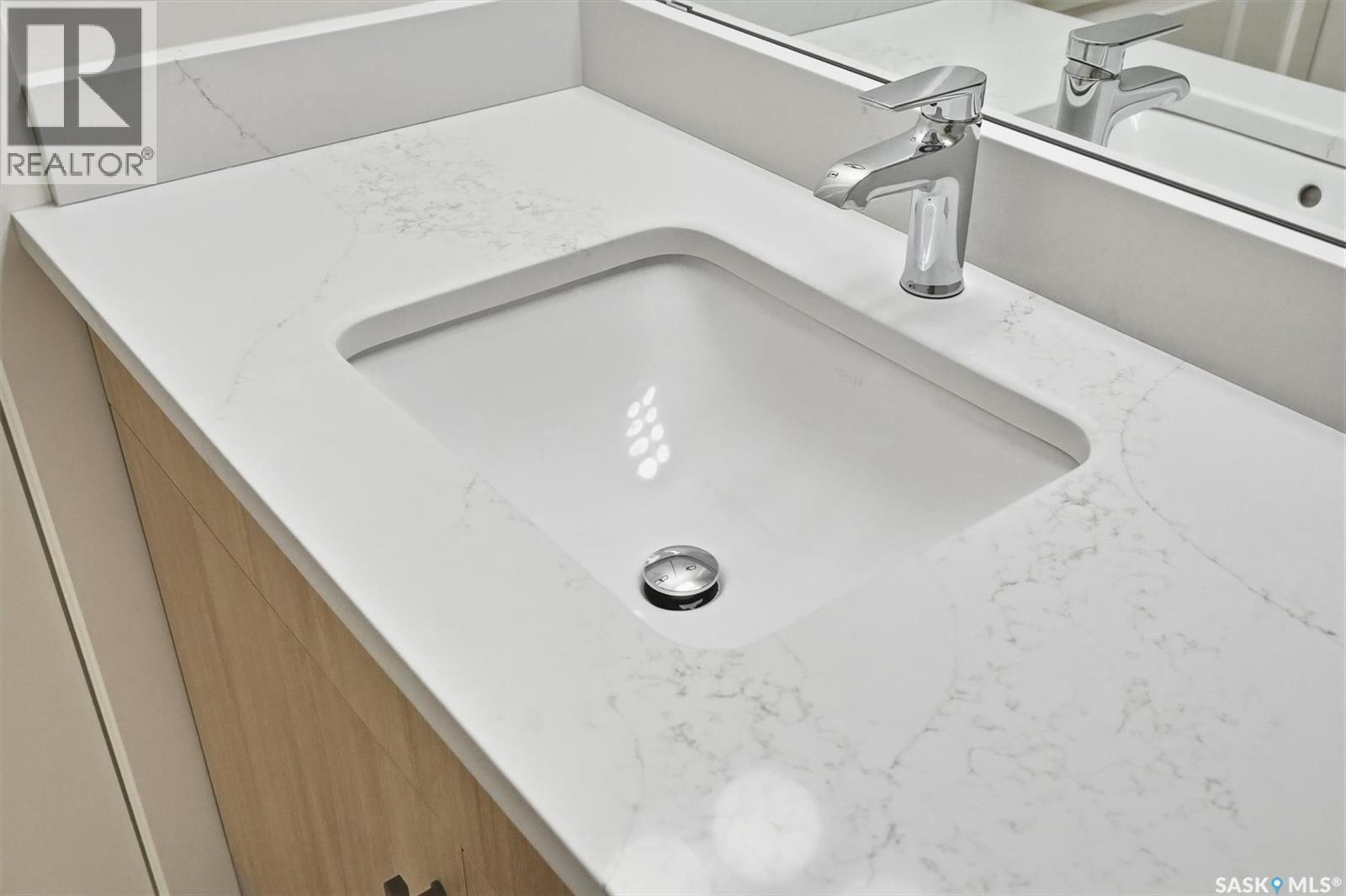 422 Cockcroft Place, Saskatoon, SK - Indoor Photo Showing Bathroom