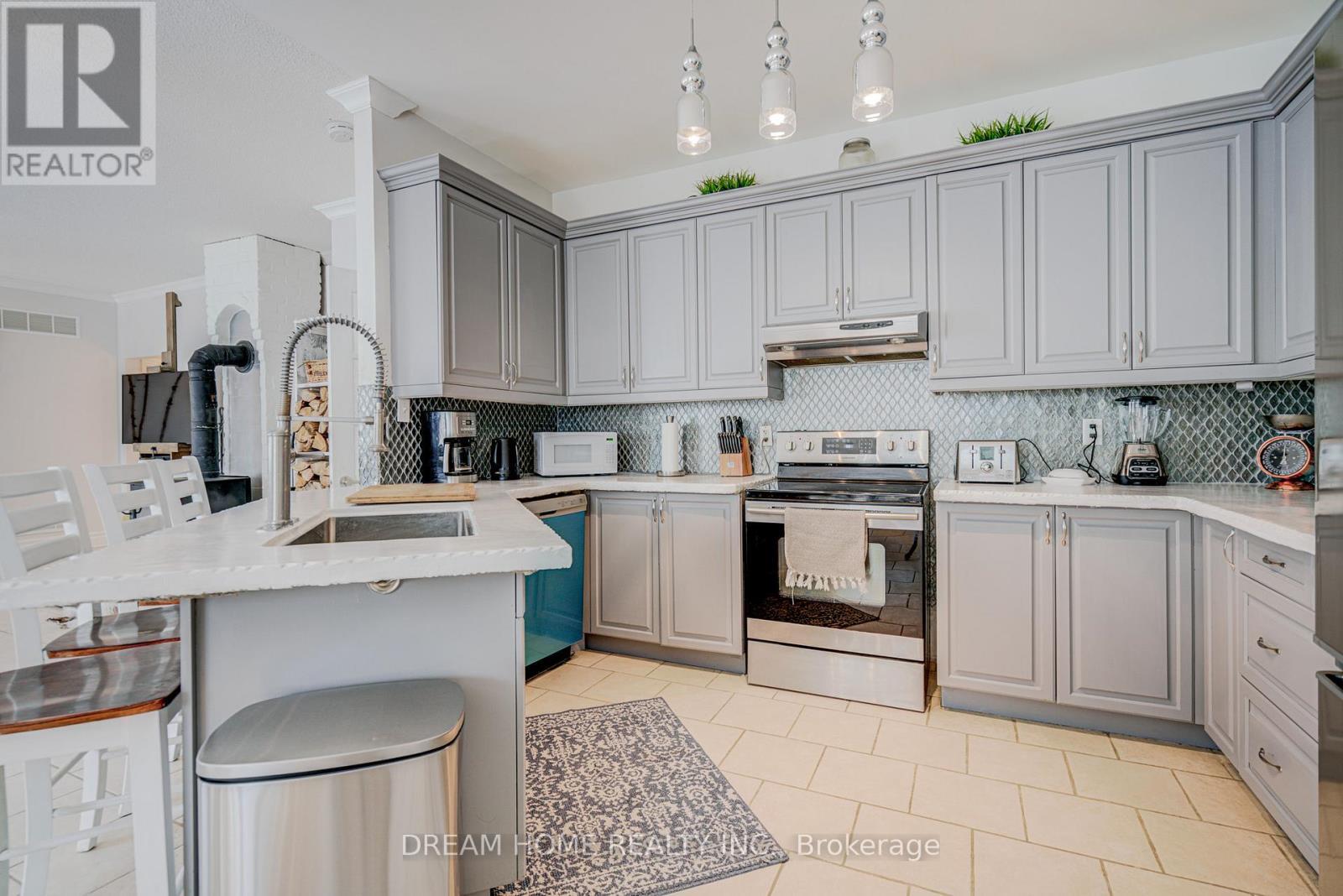 1119 Sajnovic Place, Ramara, ON - Indoor Photo Showing Kitchen With Upgraded Kitchen