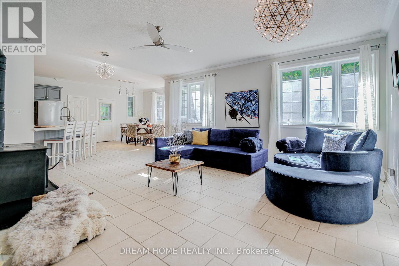 1119 Sajnovic Place, Ramara, ON - Indoor Photo Showing Living Room