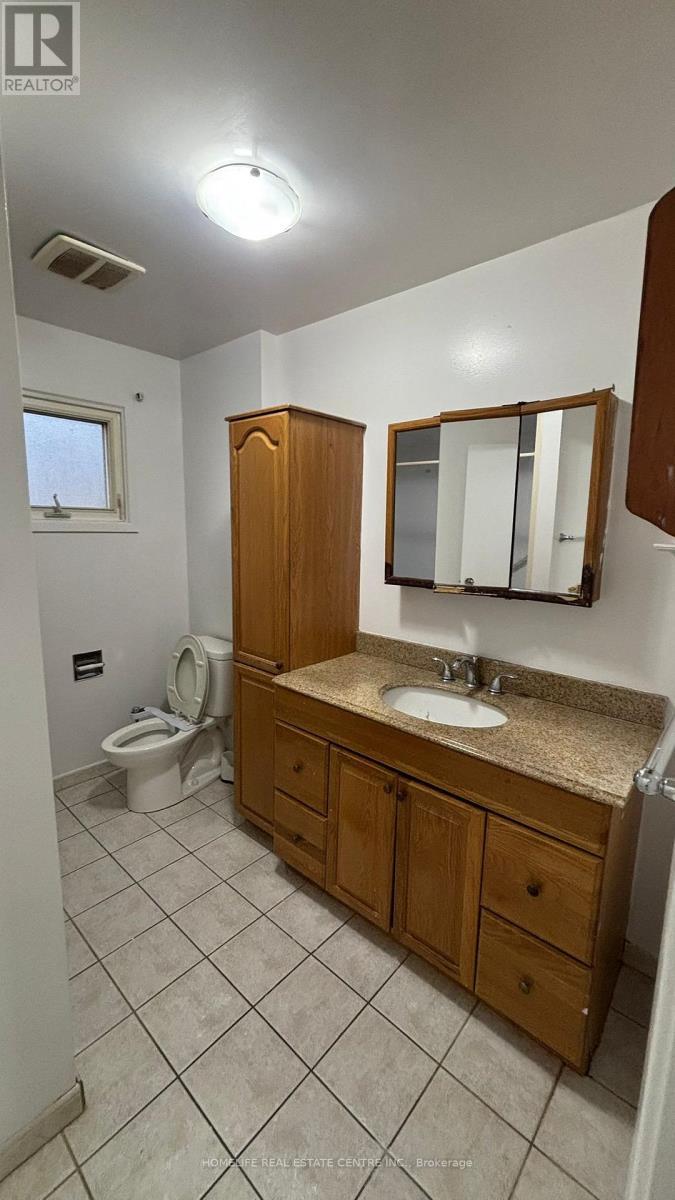 97 Fairglen Avenue, Brampton, ON - Indoor Photo Showing Bathroom