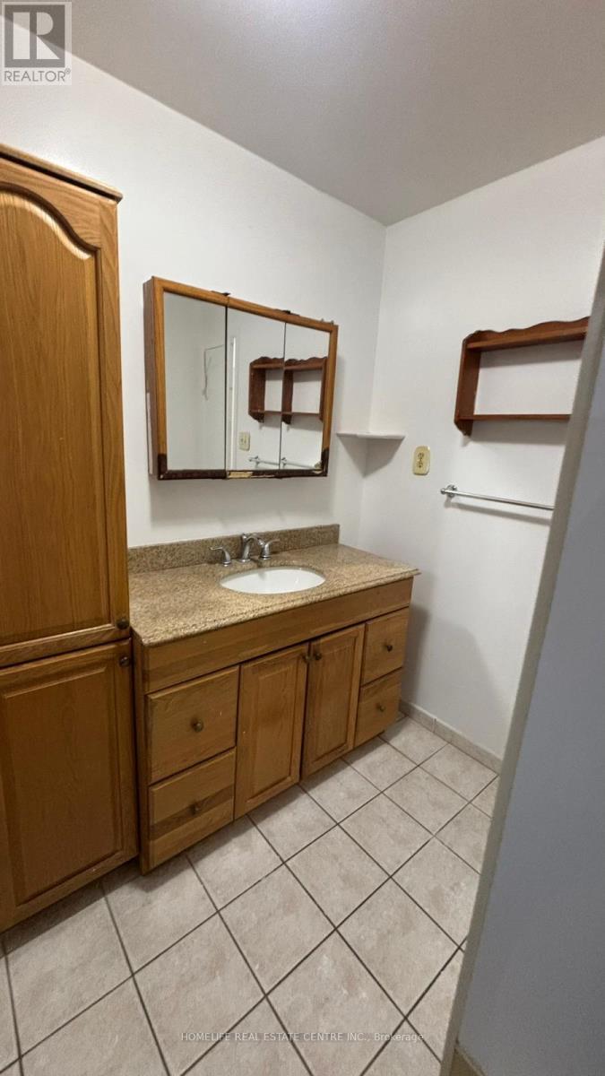 97 Fairglen Avenue, Brampton, ON - Indoor Photo Showing Bathroom