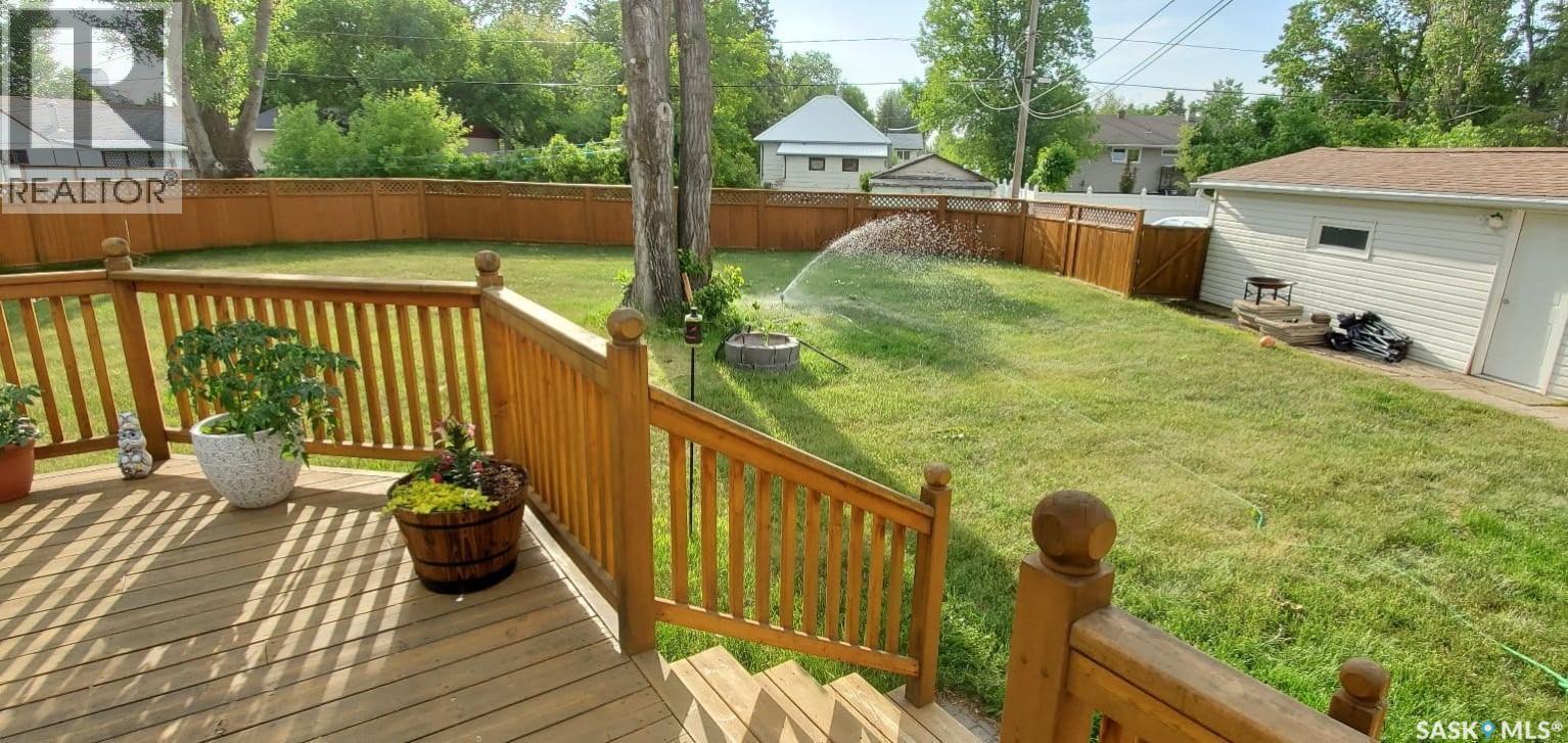 1106 Bobolink Bay, Rocanville, SK - Outdoor With Deck Patio Veranda With Backyard