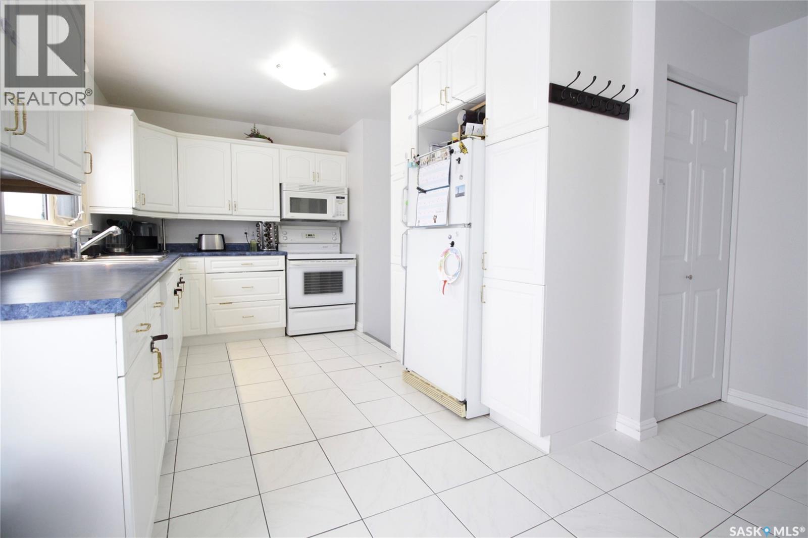 1106 Bobolink Bay, Rocanville, SK - Indoor Photo Showing Kitchen