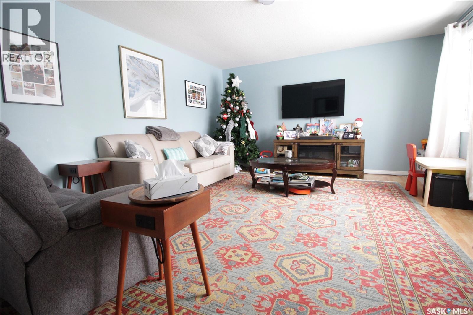 1106 Bobolink Bay, Rocanville, SK - Indoor Photo Showing Living Room