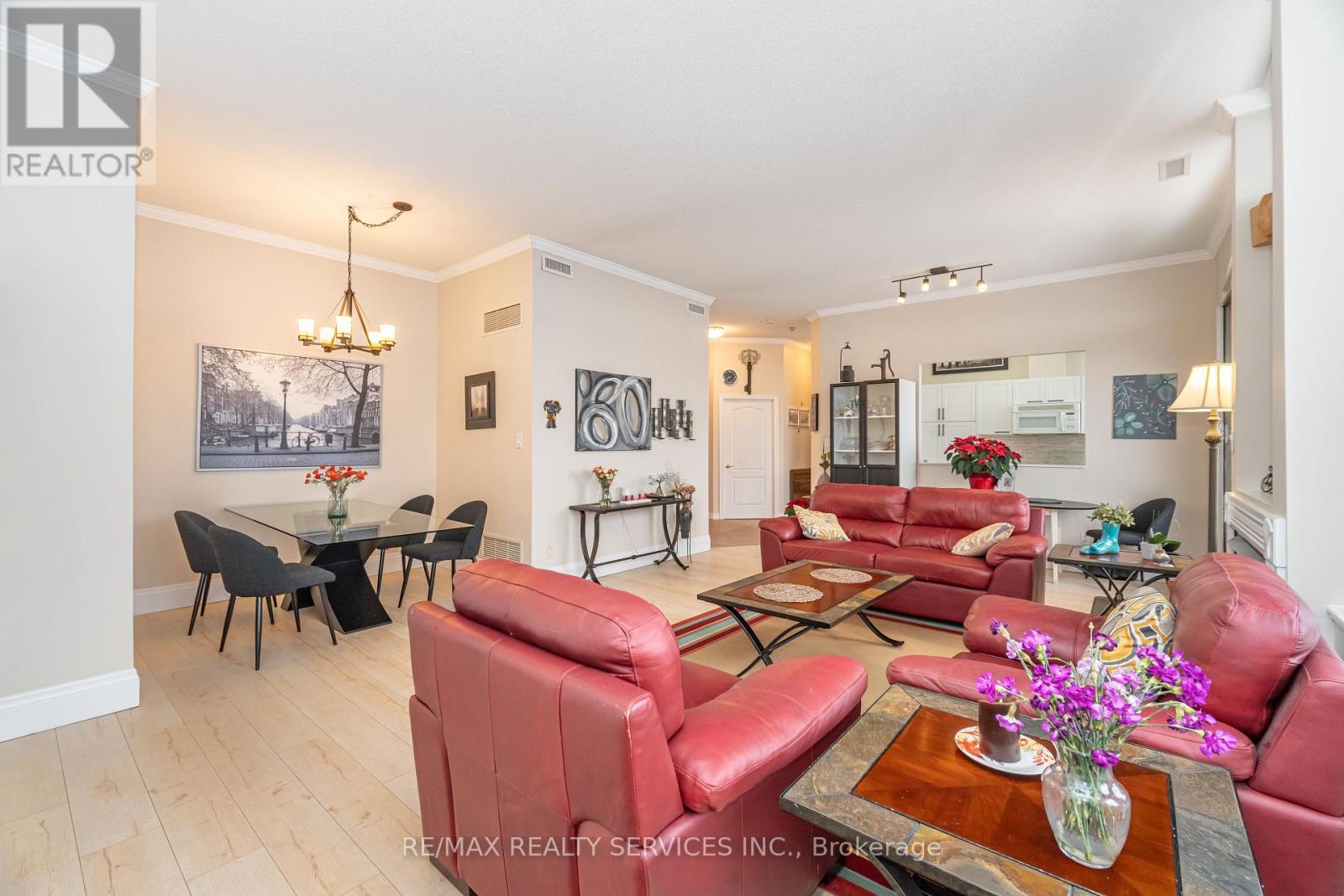 703 - 7 Dayspring Circle, Brampton, ON - Indoor Photo Showing Living Room