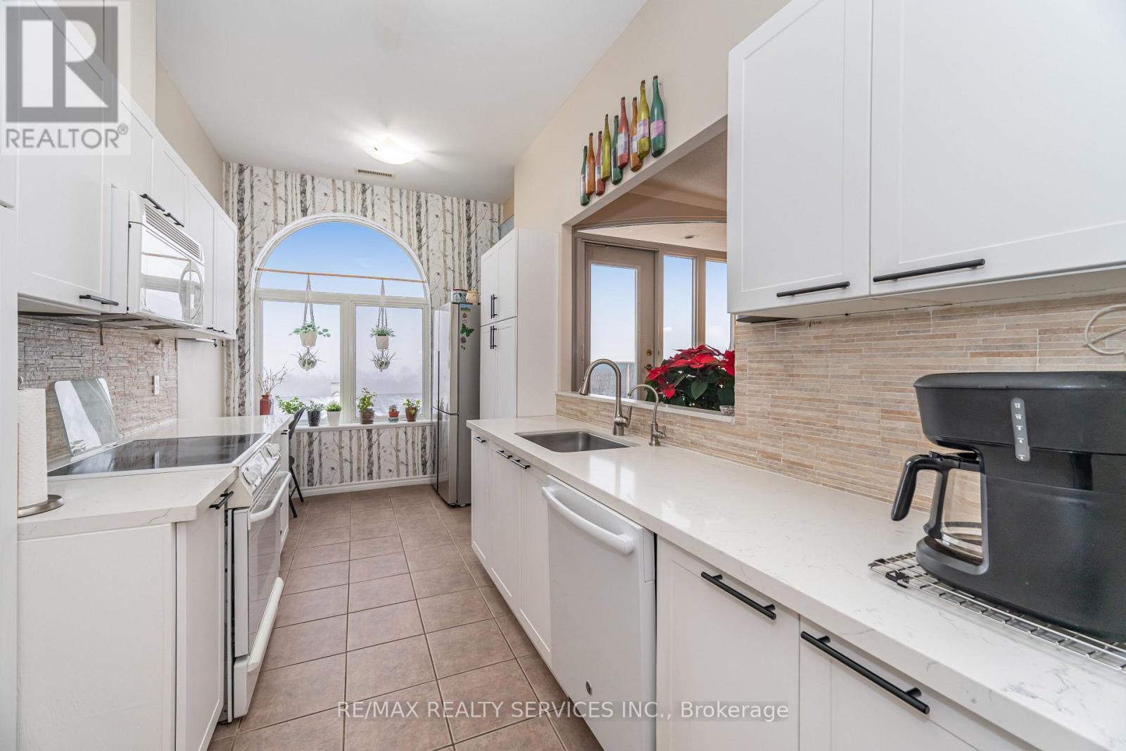 703 - 7 Dayspring Circle, Brampton, ON - Indoor