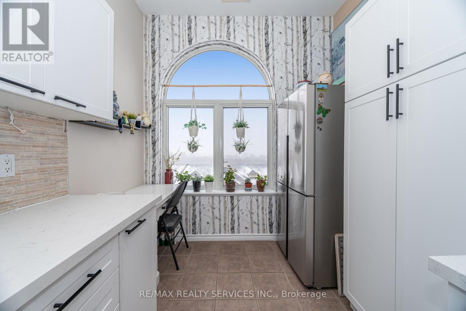 703 - 7 Dayspring Circle, Brampton, ON - Indoor