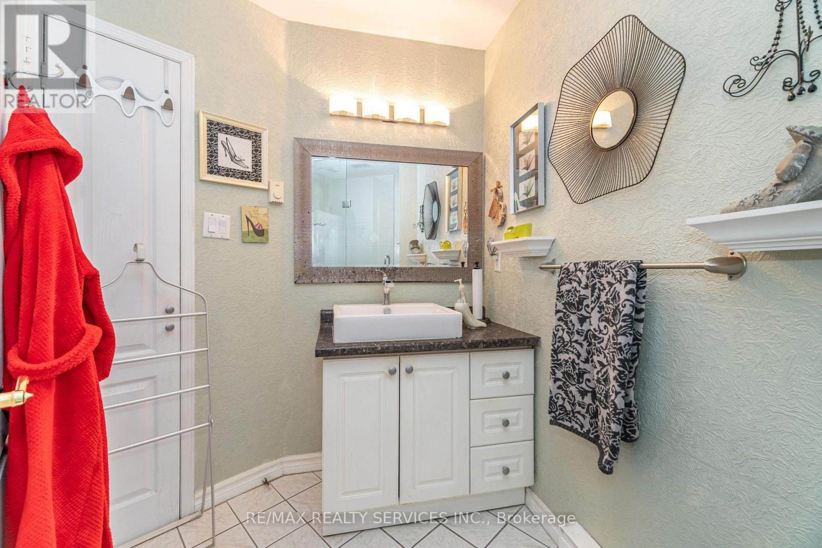 703 - 7 Dayspring Circle, Brampton, ON - Indoor Photo Showing Bathroom