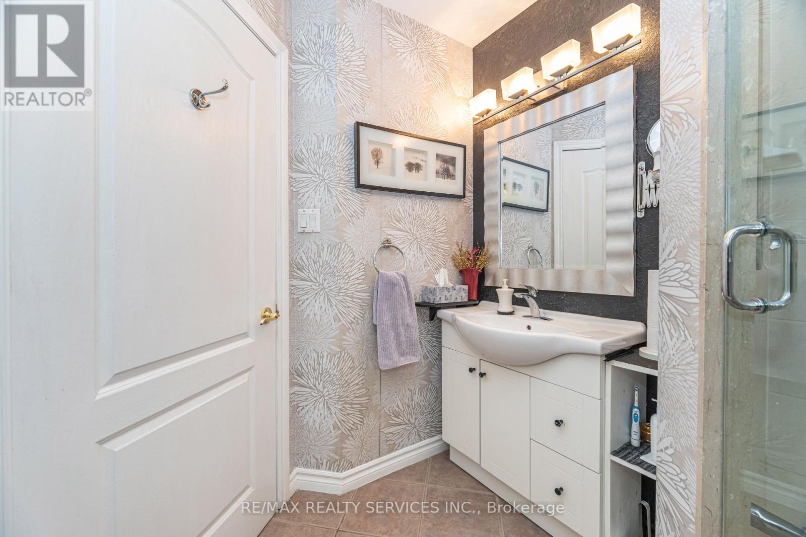 703 - 7 Dayspring Circle, Brampton, ON - Indoor Photo Showing Bathroom