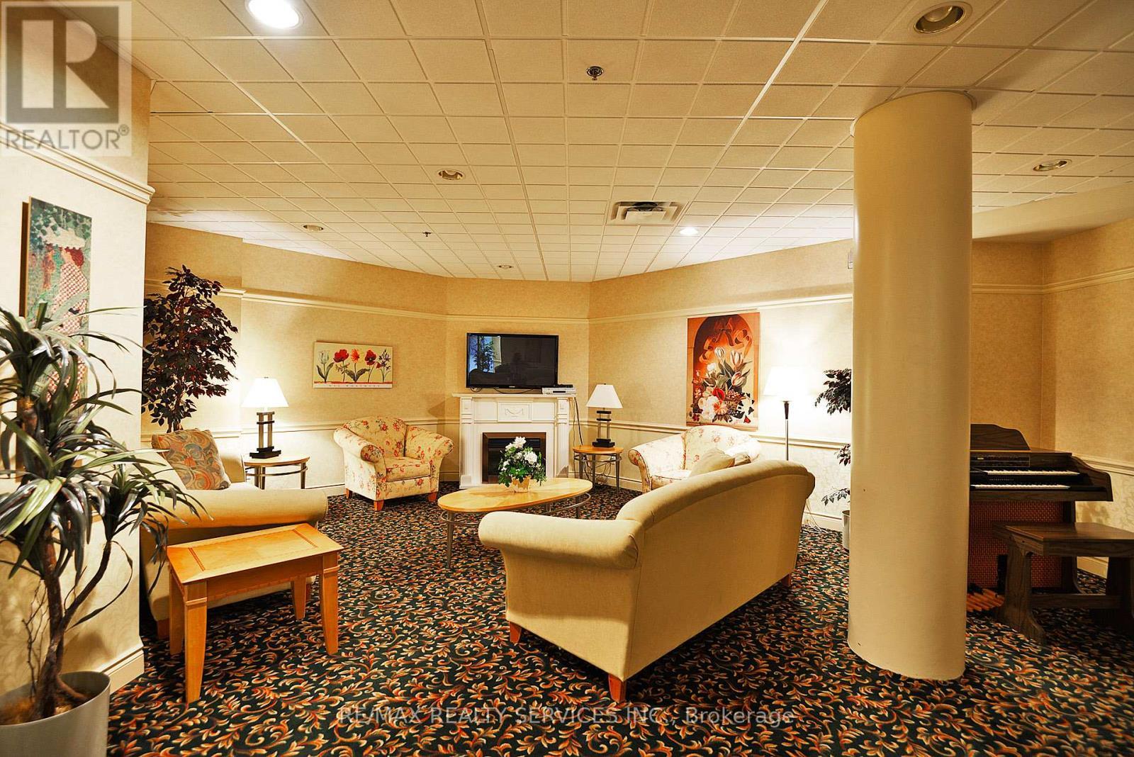 703 - 7 Dayspring Circle, Brampton, ON - Indoor With Fireplace