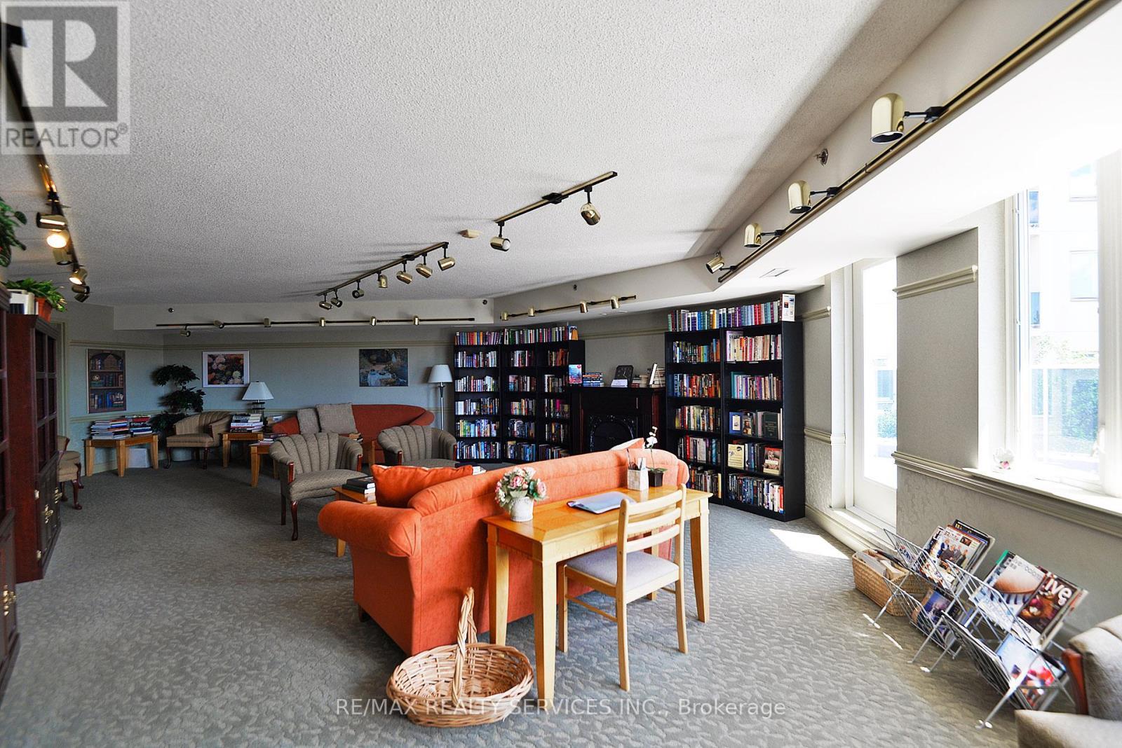 703 - 7 Dayspring Circle, Brampton, ON - Indoor