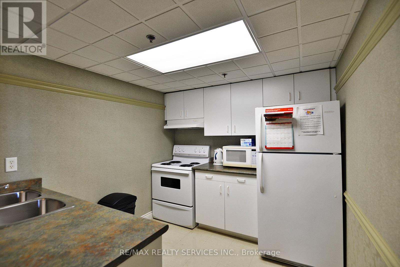 703 - 7 Dayspring Circle, Brampton, ON - Indoor Photo Showing Kitchen With Double Sink
