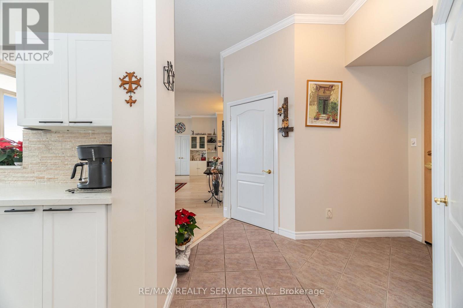 703 - 7 Dayspring Circle, Brampton, ON - Indoor